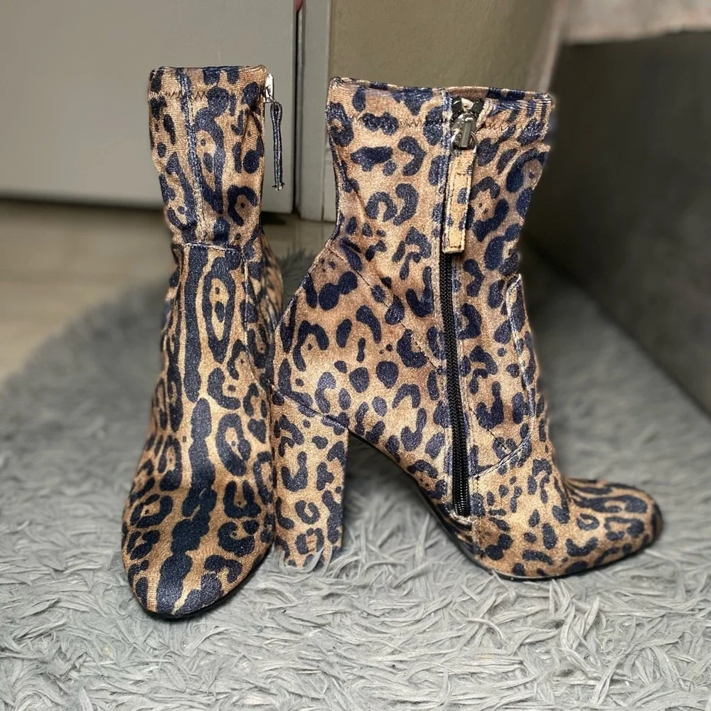 Steve Madden Edit Velvet Chunky Leopard Sock Booties in size 8.5.